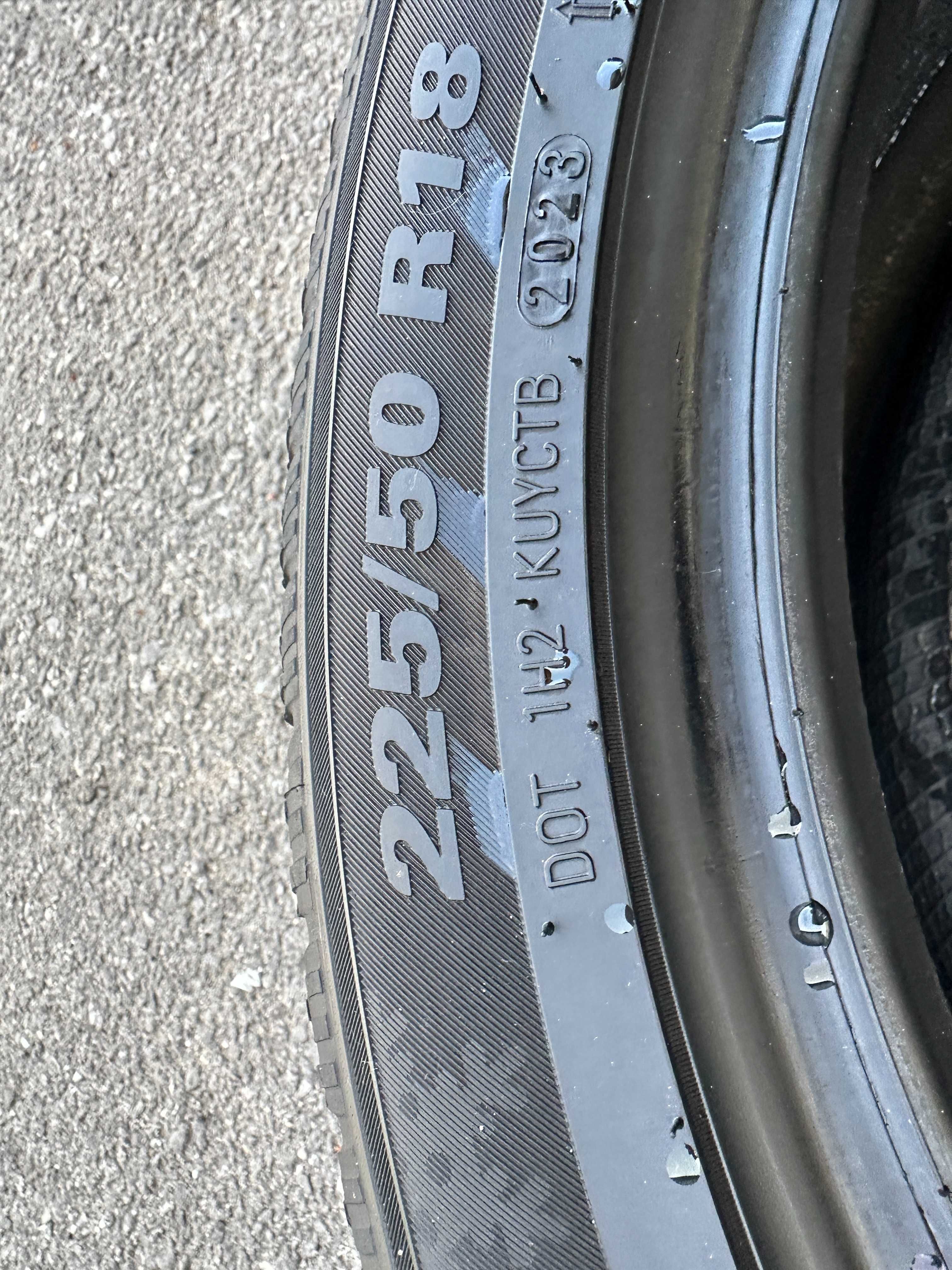 Kumho 225/50/R18 зимни гуми 4бр - перфектно състояние.