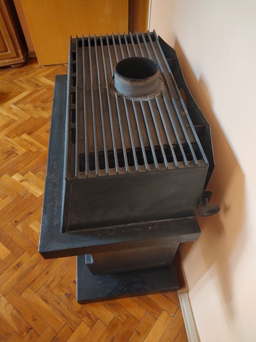 Продавам чугунена камина