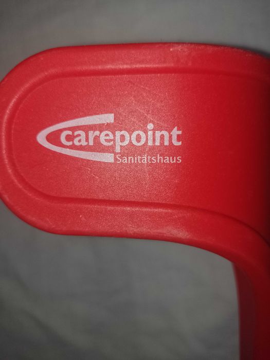 2 cârje cu sprijin pe antebrat