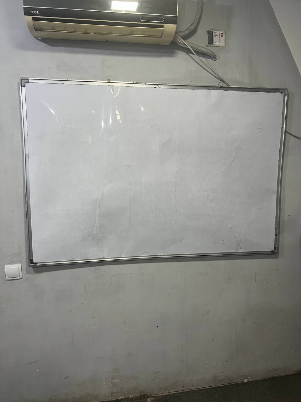 O’quv markazi uchun tayyor parta stul jihozlar. Yarim narxiga.