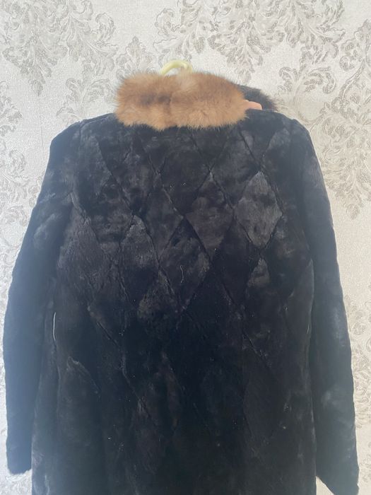 Продам мутоновую шубу , теплая