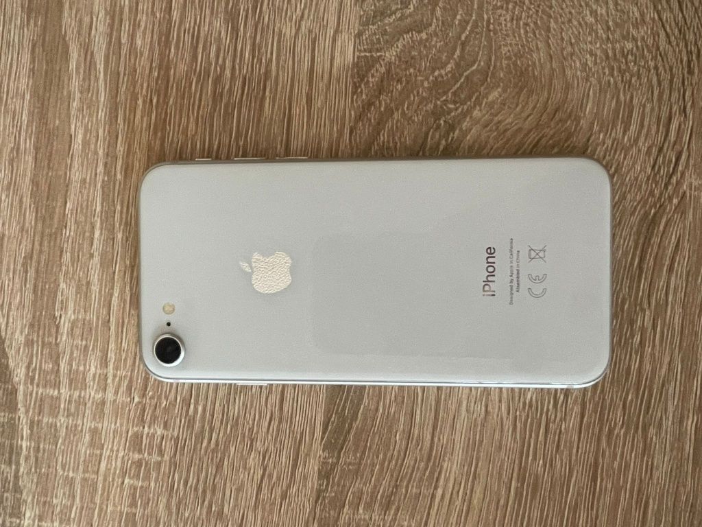 Vand IPHONE 8 culoare alb