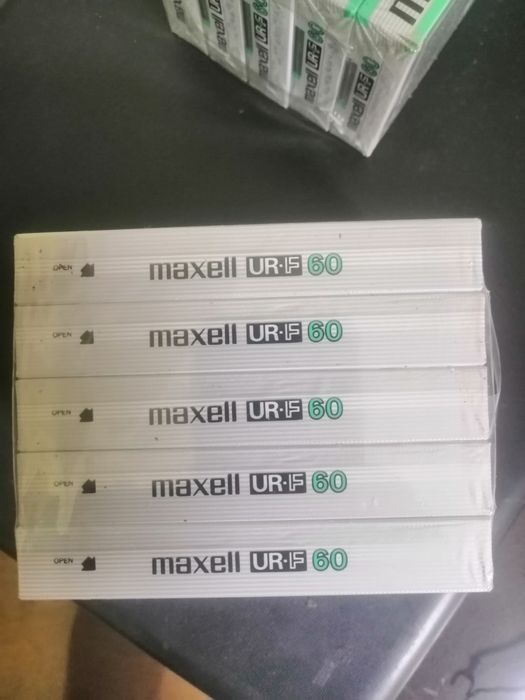 Чисто нови аудио касети maxell