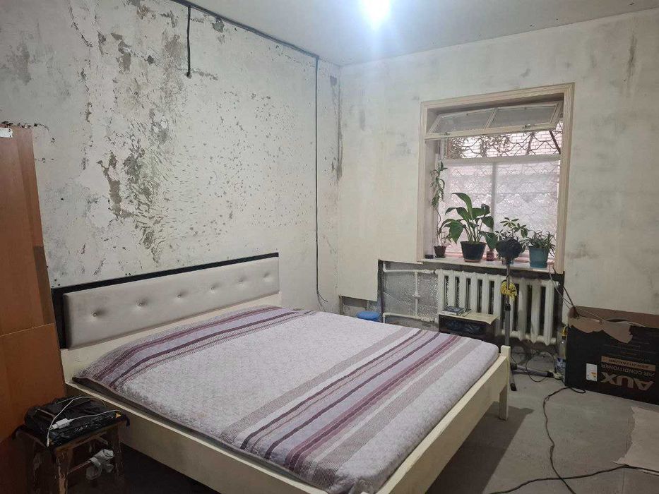 Сергели 1 2/1/5 квартира чистая,в стадии ремонта, рядом метро Чинор