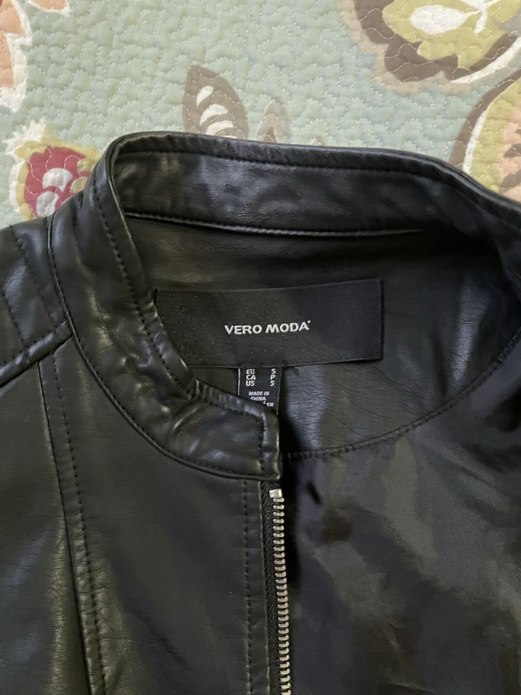 Куртка женская Vero Moda. Размер S