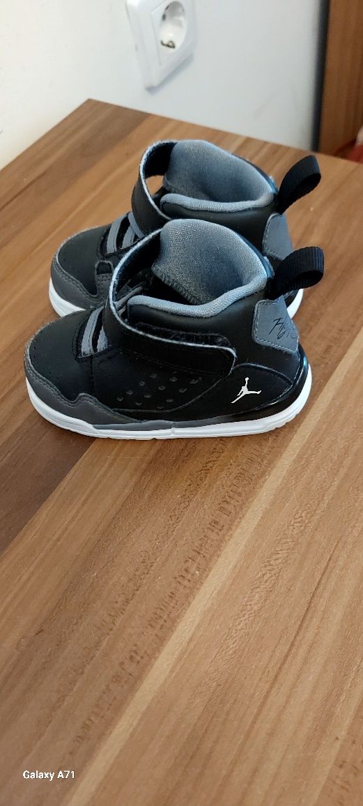 Детски маратонки Nike Air Jordan,безупречни.