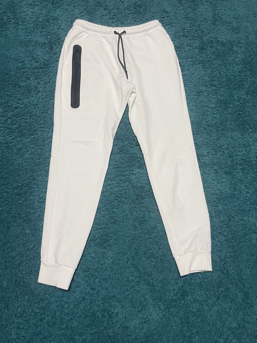 Pantaloni albi eleganti