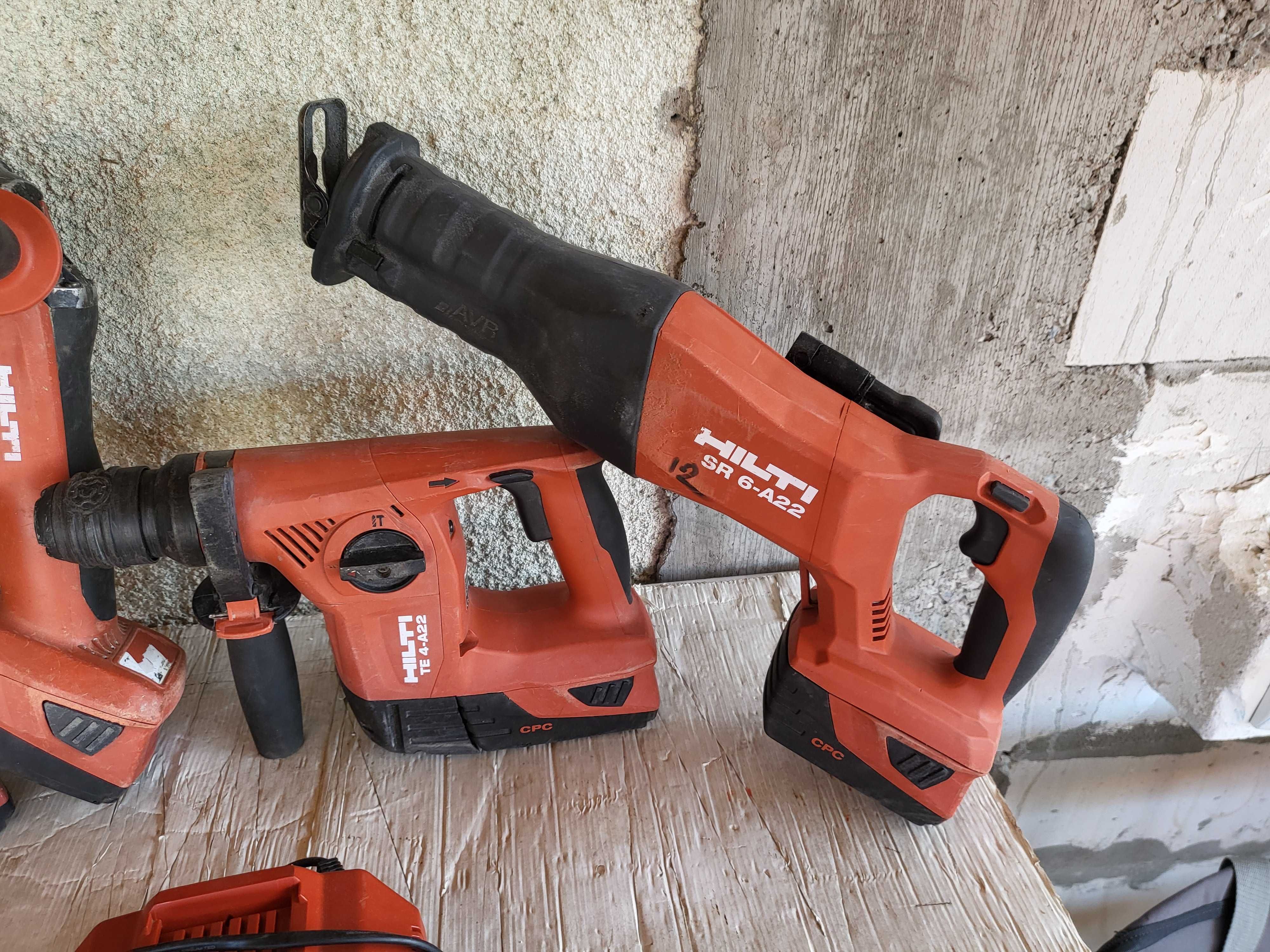 Set 5 Hilti 22V 5bateri si incarcator tot functioneaza perfect