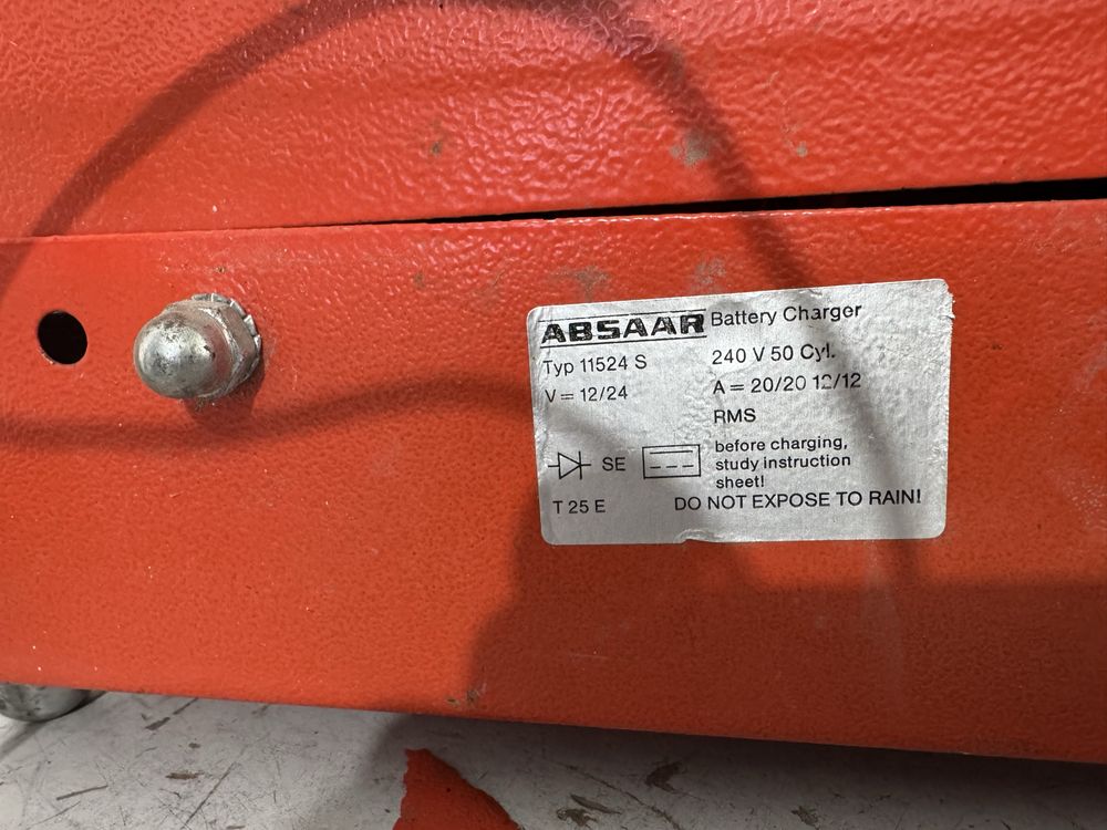Зарядно за акумулатор - 12 / 24 V / 20амп
