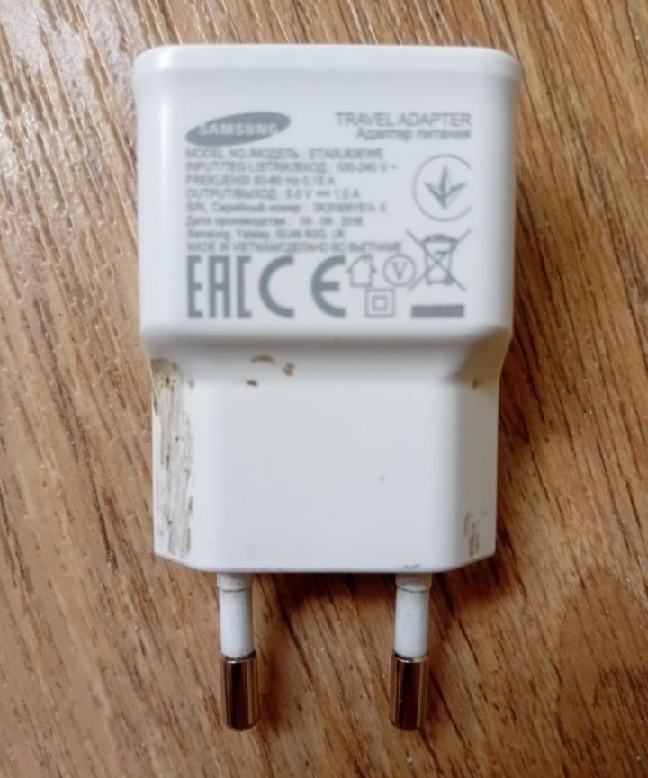 Продам оригинальную зарядку Samsung 5W