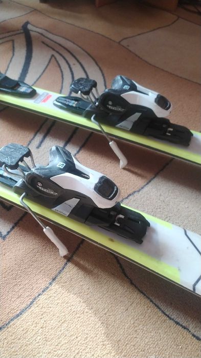 Отлични ски с база и кантове готови за сезона.Автомати всички номера.