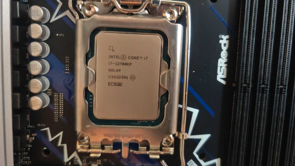 Asrock - B760M SONIC WiFi  LGA 1700 + Intel Core i7-12700KF, 12 Cores