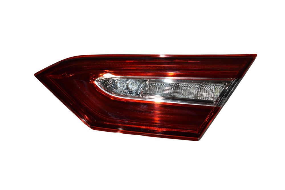 Фонарь (внутрений Led) RH Camry 17-