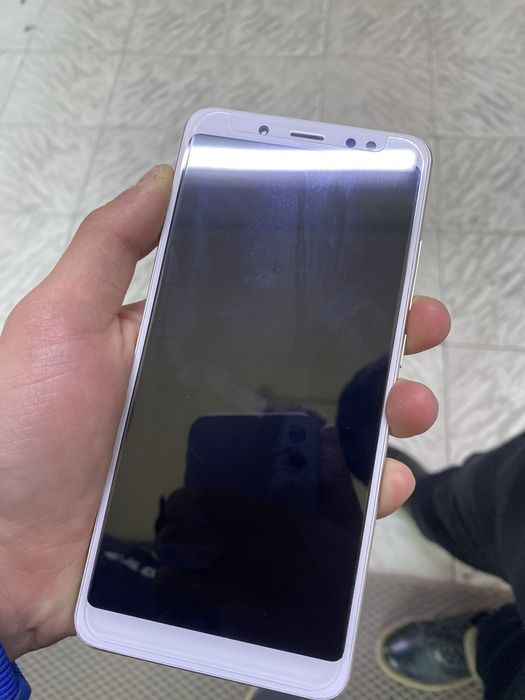 Смартфон хорошо работает не сломан