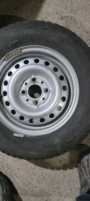 Продам зимнию резину комплект 4 штуки с шипами