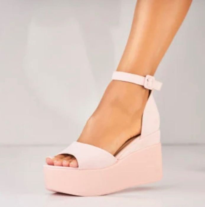 Сандали на платформа