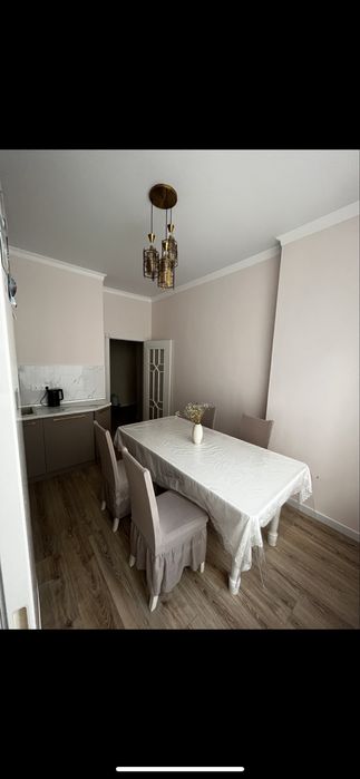 Стол кухонный белый