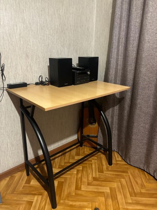 Продается письменный стол