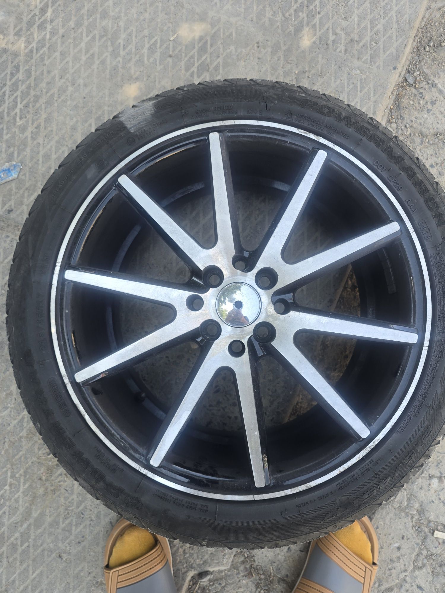 R 17 diska sotiladi