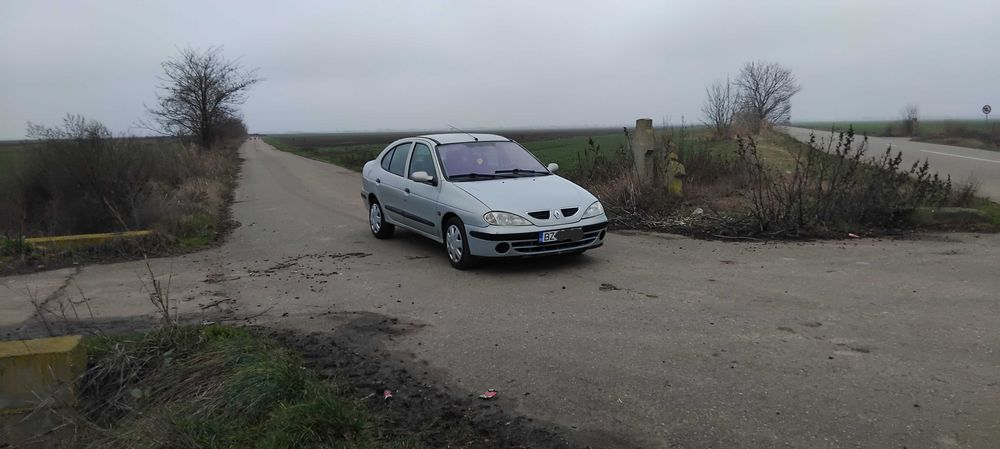 Renault. Megane. Benzină.