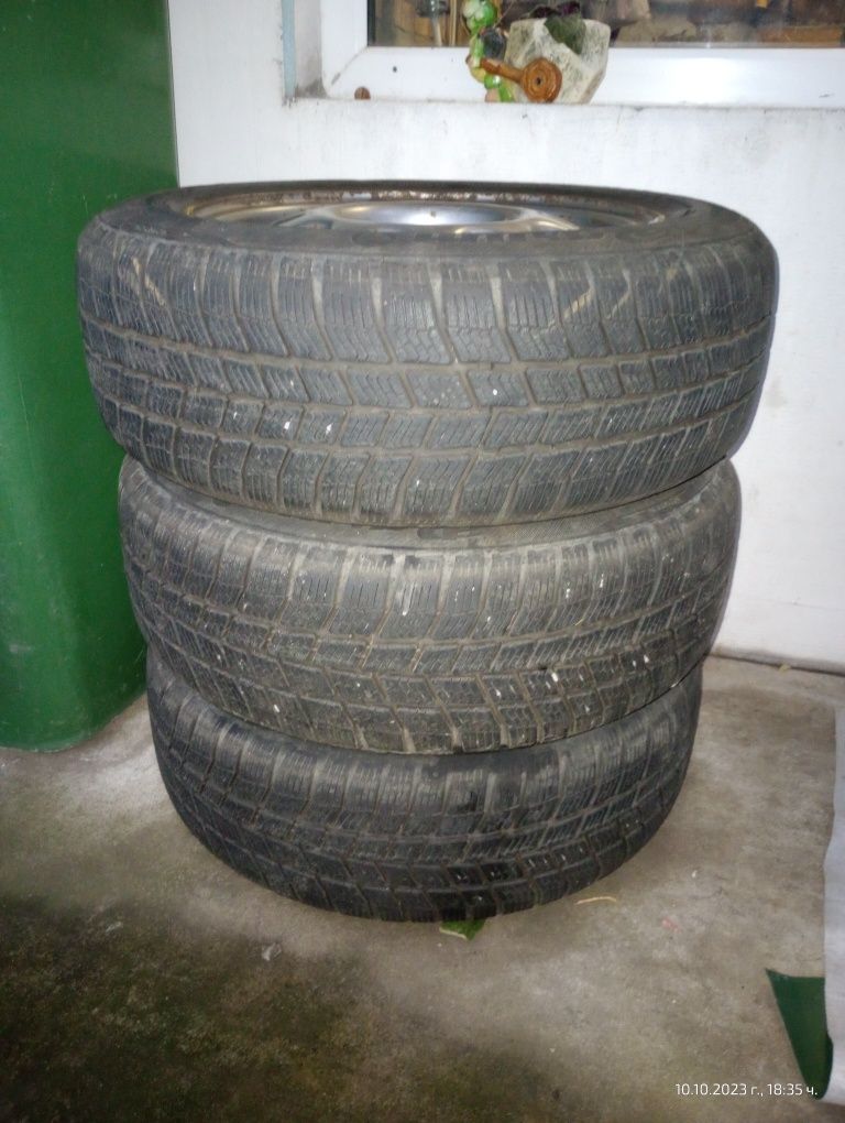 Зимни гуми, с метални джанти свалени от Голф 3
