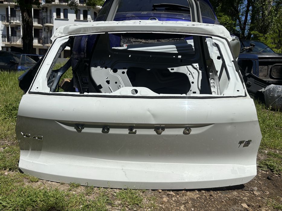 Капак Volvo XC40