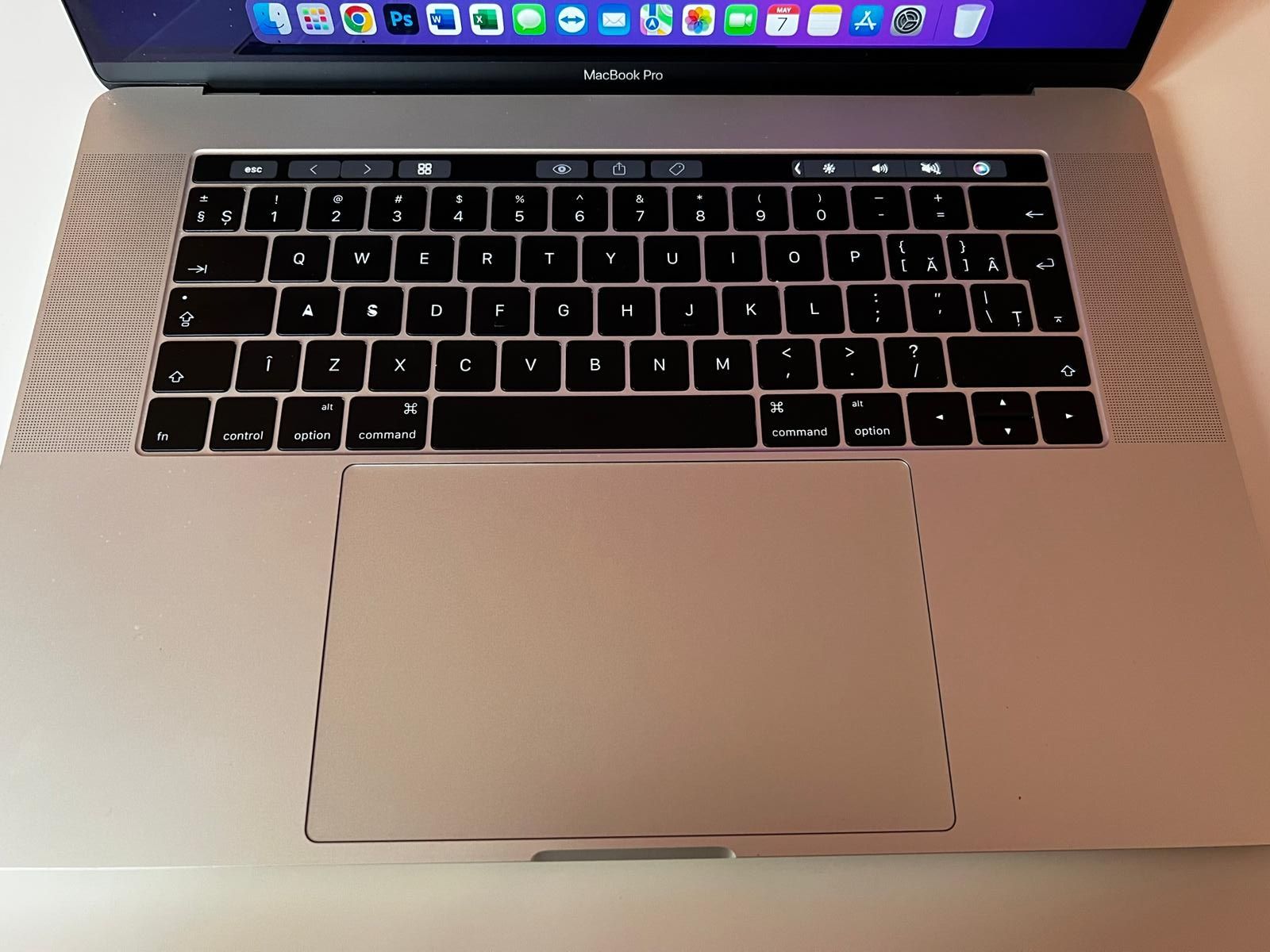 Macbook pro 15 inch 2016 i7 Silver 16gb
