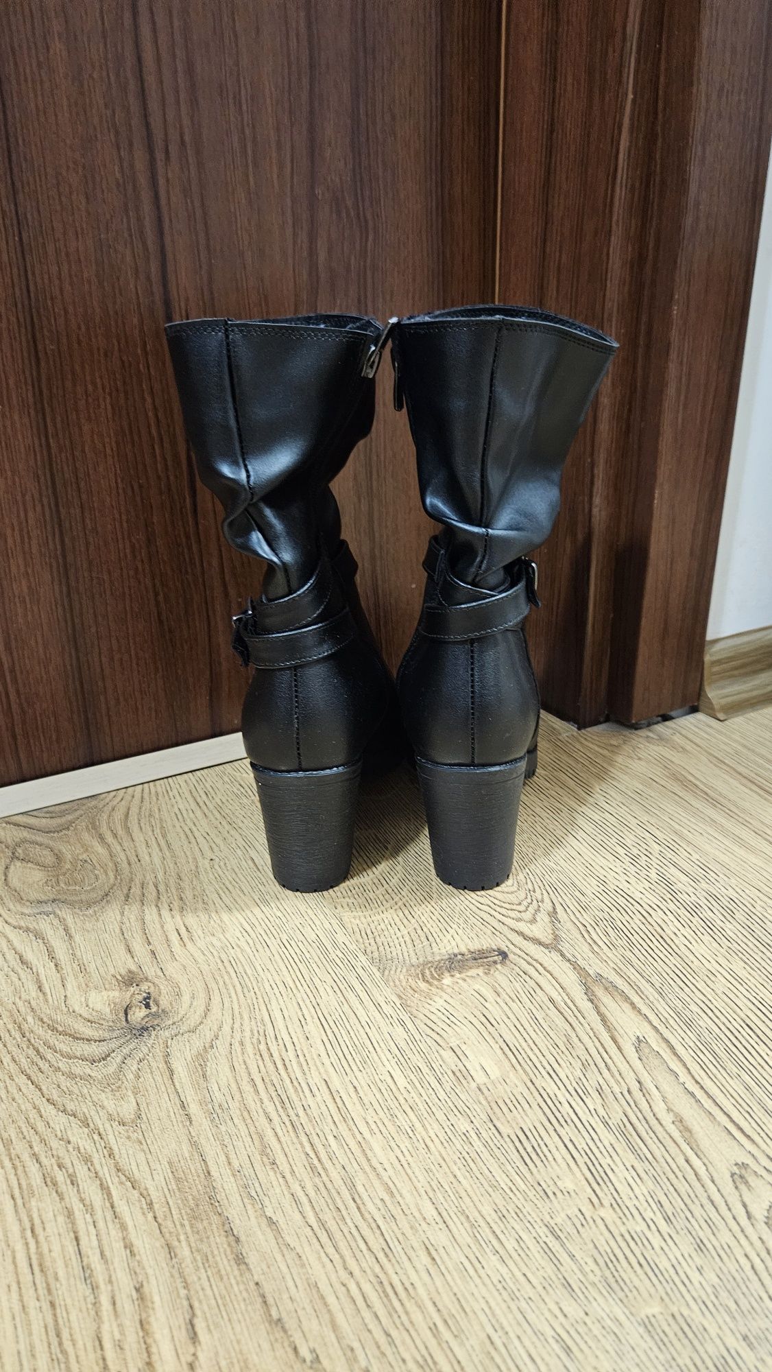Дамски черни боти