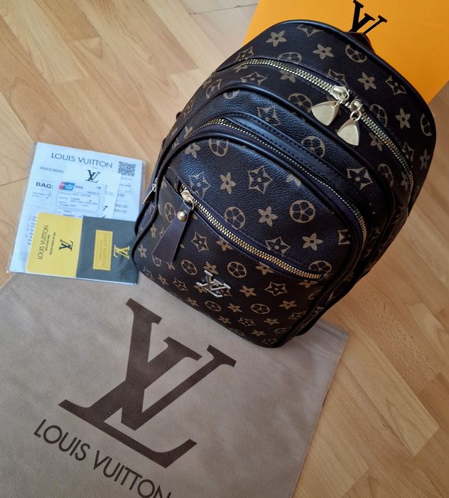 Rucsac Louis Vuitton new model, logo metalic auriu, saculet, etichetă
