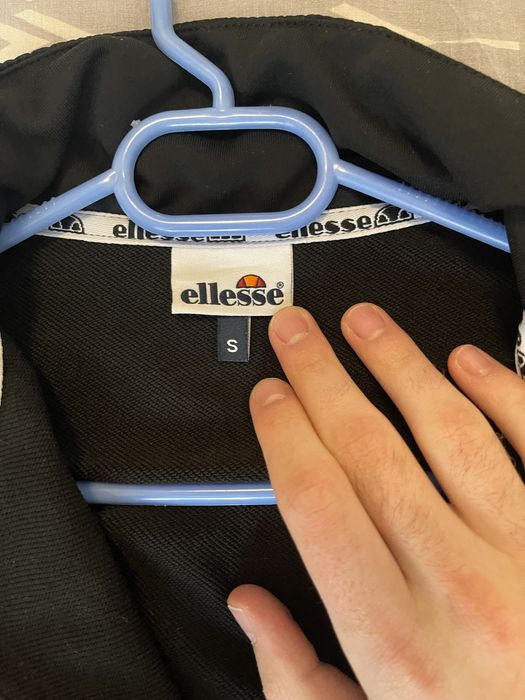 Екип на Ellesse.