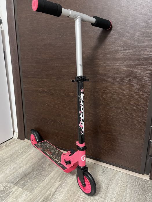 Trotineta fete roz