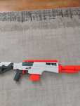 Vând arma Nerf Fortnite