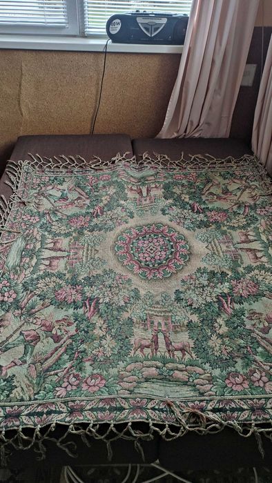 Тежка покривка за маса тъкана в жакардова техника