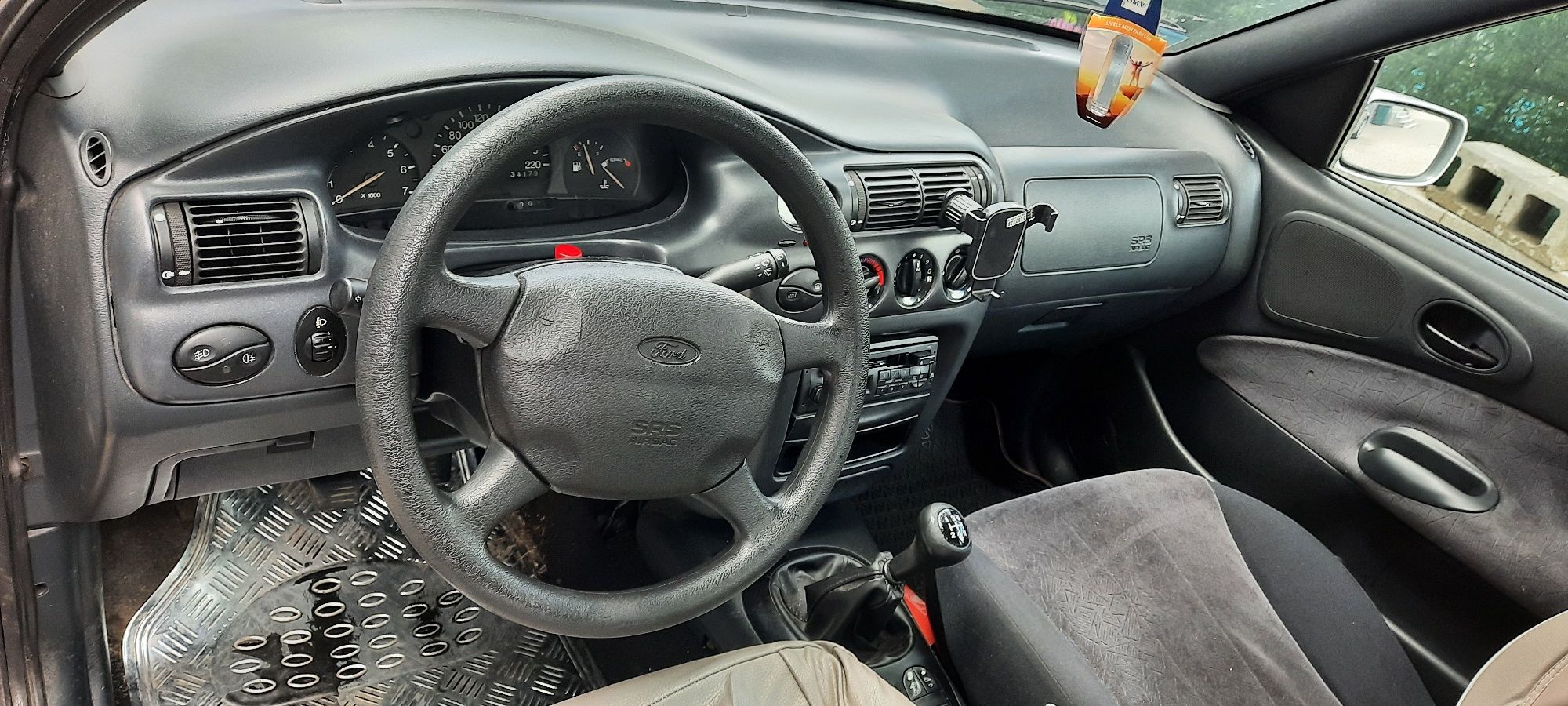 Vând Ford Escort an 1999,benz GPL,1000 eur