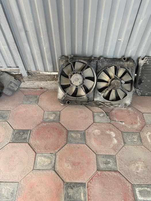 Продам радиатор на тойота виндом