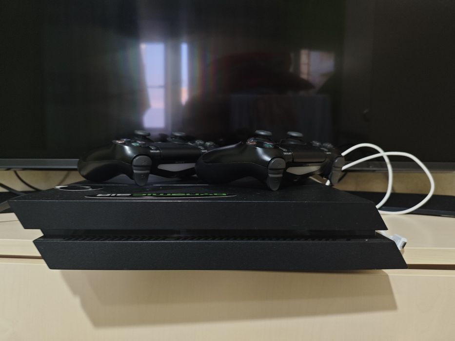 Продам пс4 фат почти новая