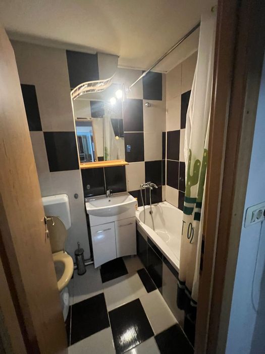 Închiriez apartament 3 camere  , calea Romanilor, et 2 utilat, mobilat