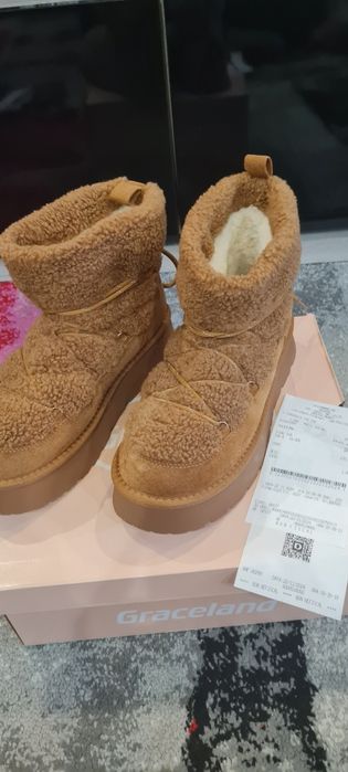Cizmulite tip UGG, marimea 39.Purtate o siingura data.