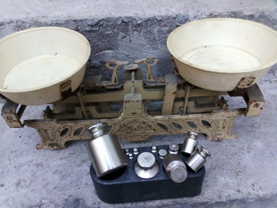 Продавам паланца/везна/.