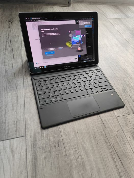 Samsung Book 12 OLED 12" 2k Intel i5, 8 GB RAM SSD 256 GB Tableta PC