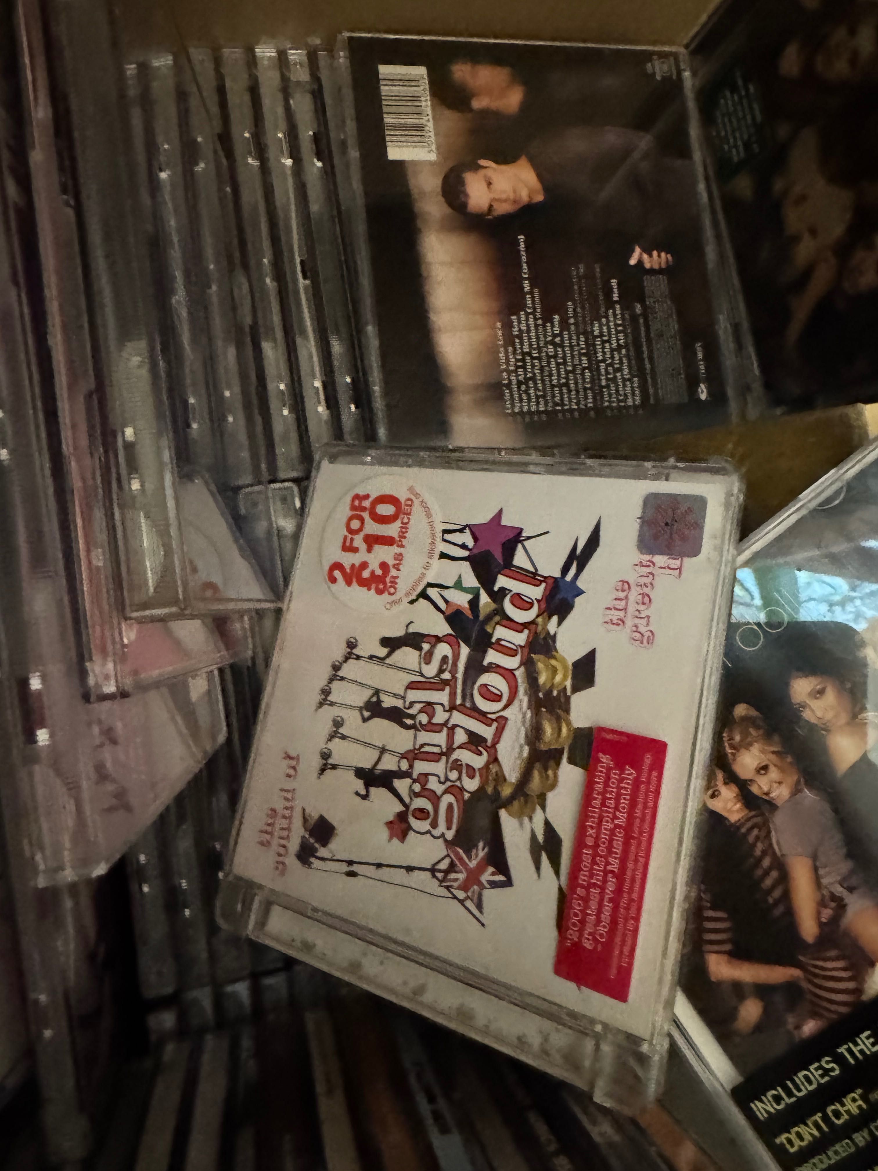 1200 + bucăți Colecție de CD -uri, proveniență UK.