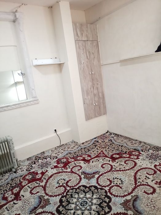 Ижарага 1 хонали уй барча шароитлари уй ичида. Яшаш хонаси битта