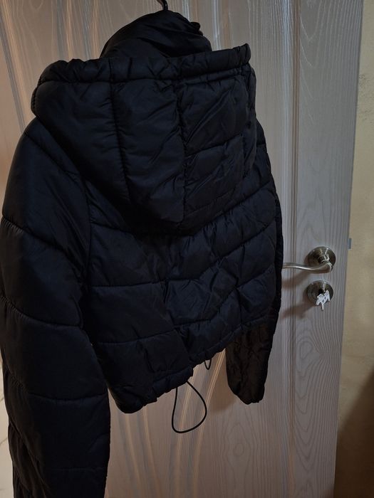 Късо черно якенце