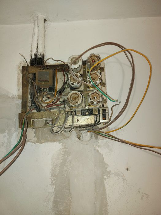 Intervenții în instalațiile fotovoltaice  si electrice