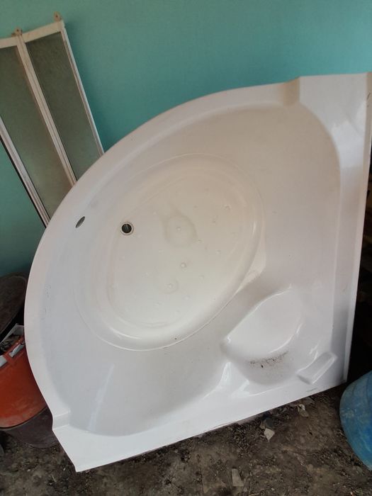 Vand cada / vană semirotunda