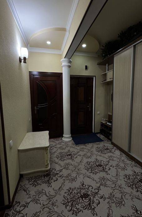 4/5/9 Яшнабадский р-н,40 лет крестик,мебель техника чистый ремонт,95м2