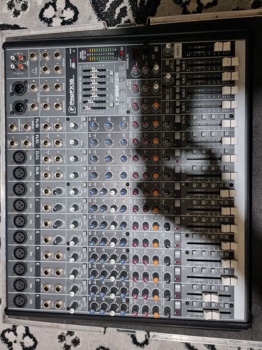 Mixer pasiv mackie PRO FX16 cu case 1500 de lei