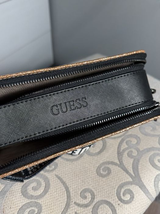 Дамска чанта Guess