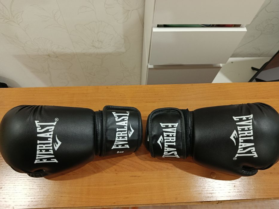 Продам боксёрские перчатки