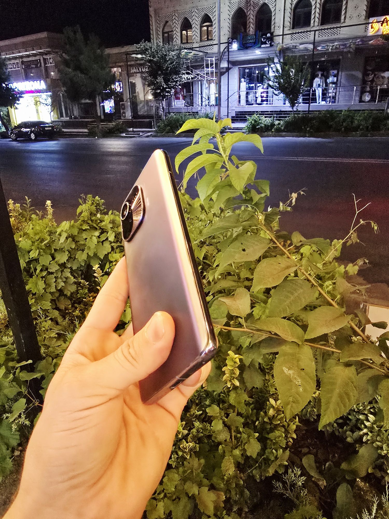 Xiaomi 11 pro 12 256gb srochna sotiladi